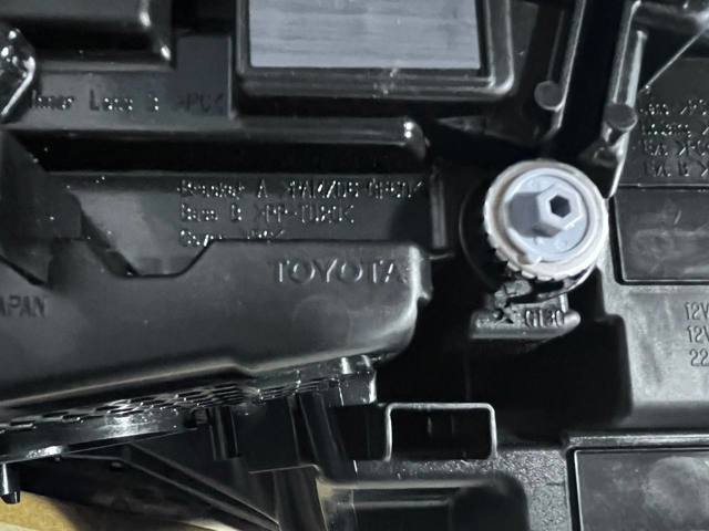 TOYOTA 8118560Q51 в наличии Киев