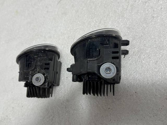 8121048051 TOYOTA Фара противотуманная правая купить в Кривой Рог