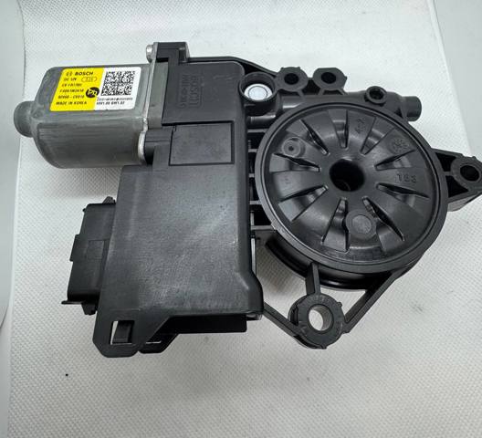 Мотор стеклоподъемника двери передней, правой 82460CV010 HYUNDAI