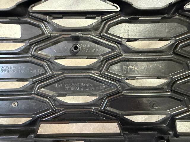VAG 83F853651 Решетка радиатора в наличии Полтава