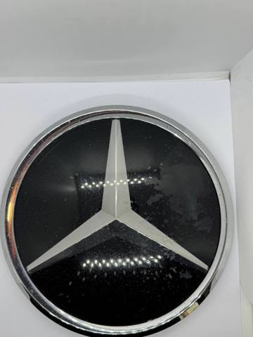 Кронштейн эмблемы решетки радиатора A0008880011 MERCEDES