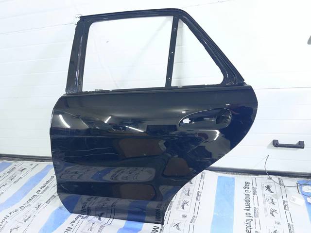 Задняя левая дверь A1667300105 MERCEDES