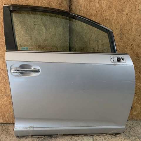 Пассажирская передняя дверь 670010T020 TOYOTA