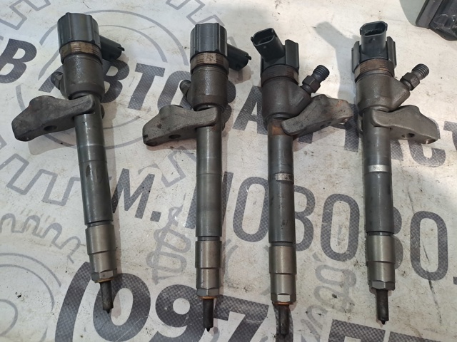 Форсунка инжектора 338002F300 HYUNDAI