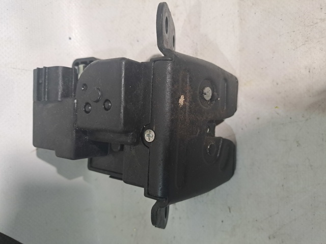 Замок и ручка двери задка 812303W000 HYUNDAI