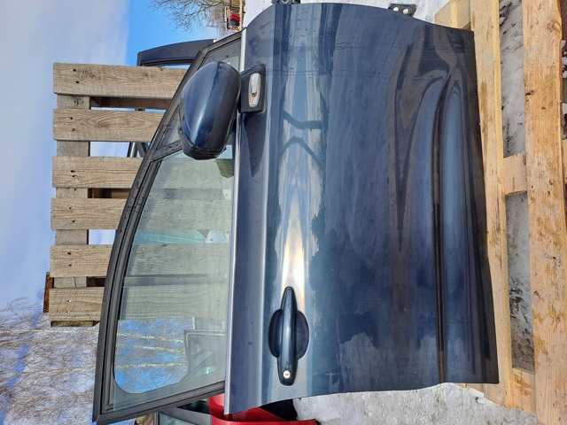 Пассажирская передняя дверь 9004CY PEUGEOT