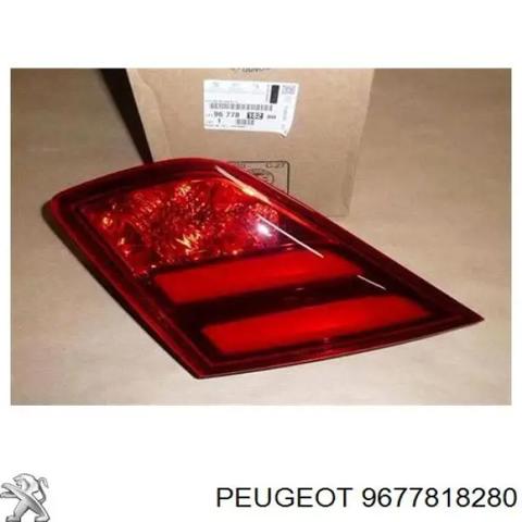 Фонарь задний правый, внутренний 9677818280 PEUGEOT