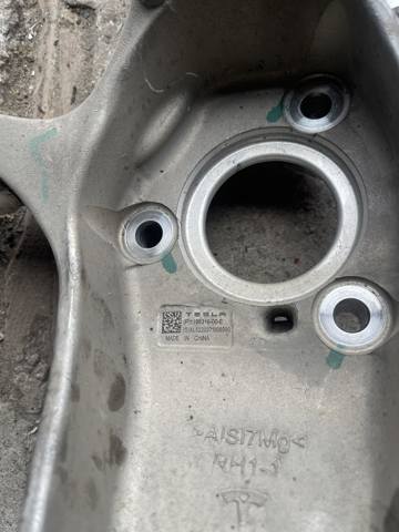 Цапфа передняя правая 118831600E TESLA