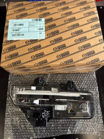 DGH951060 Поворотник правый купить Украина