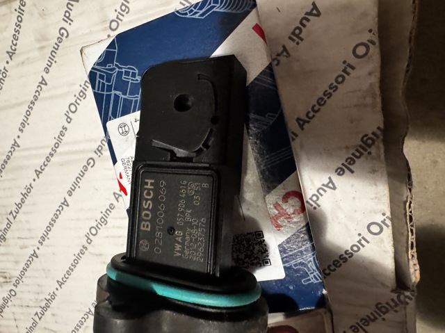 BOSCH 0281006069 Датчик потока (расхода) воздуха, расходомер M.A.F. - (Mass Airflow) в наличии Львов
