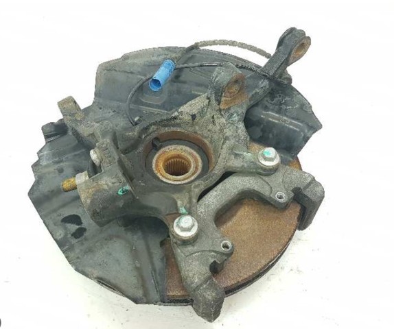 Кулак поворотный передний левый 31216761575 BMW