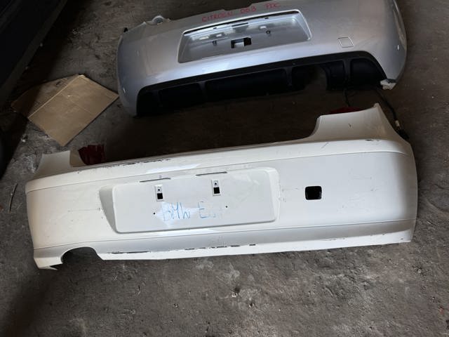 Задний бампер 51127186087 BMW