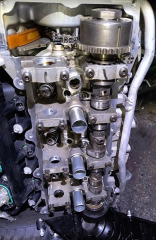 Головка блока цилиндров (ГБЦ), правая 68293288AA CHRYSLER