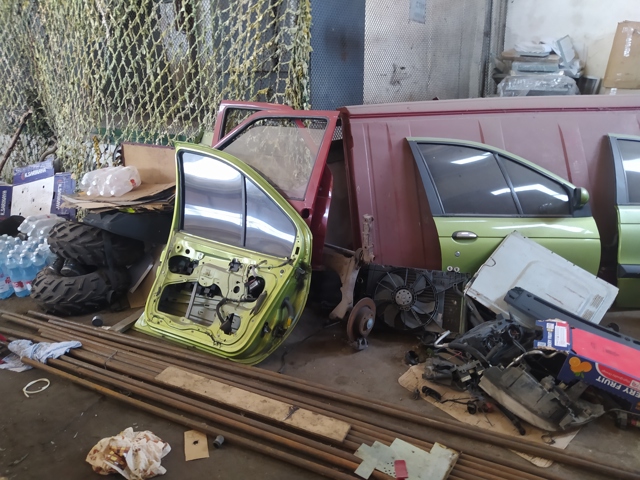 Пассажирская передняя дверь 7751474577 RENAULT