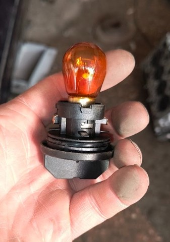 Цоколь (патрон) лампочки фары A0018261982 MERCEDES