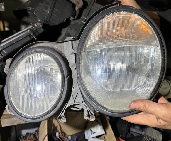 Фара левая передняя A2108203961 MERCEDES