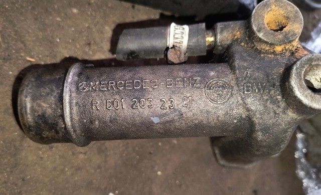 Фланец двигателя системы охлаждения A6012032331 MERCEDES