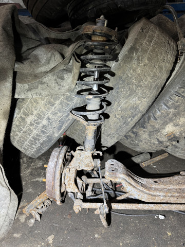 Амортизатор задней подвески, левый C10028900B MAZDA