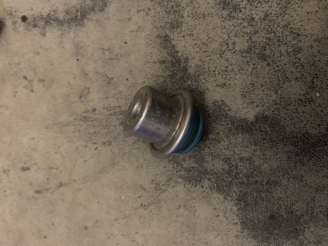 Регулятор давления топлива в топливной рейке Бмв 5