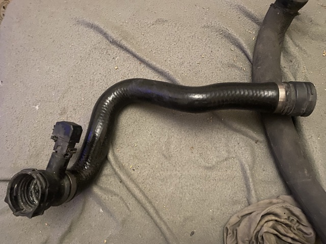 Патрубок радиатора охлаждения нижний 11531711322 BMW