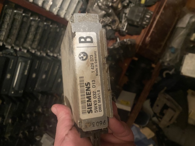 Компьютер двигателя 1429373 BMW