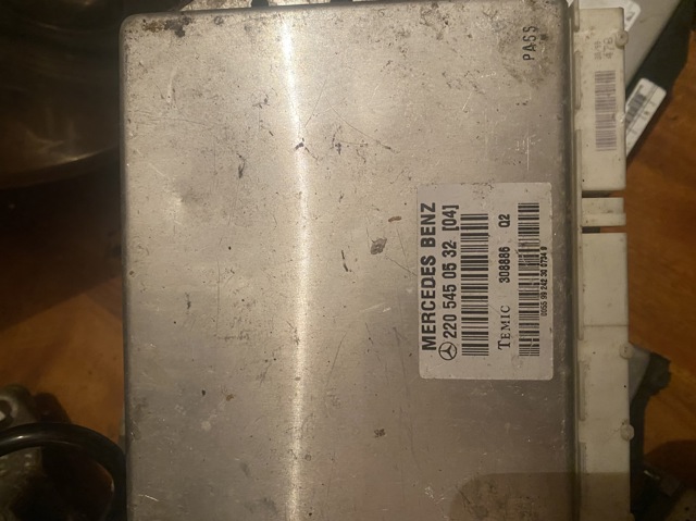Блок управления пневмоподвеской 2205450532 MERCEDES