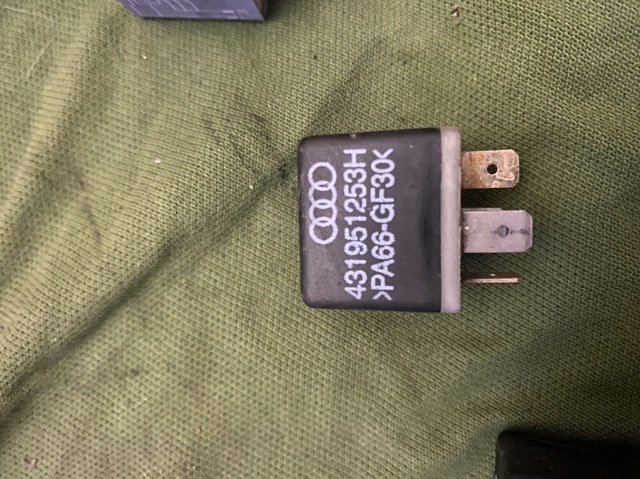 Блок управления вентилятором Audi A6 C4