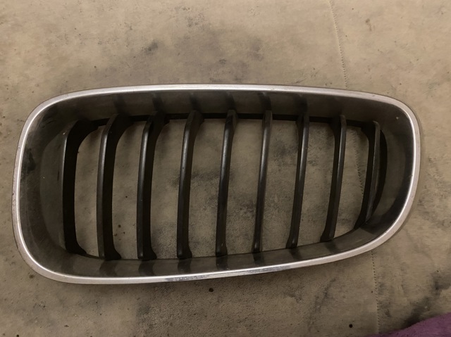 Решетка радиатора 51137294807 BMW