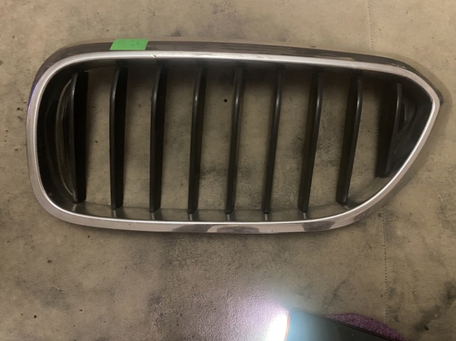 Решетка радиатора левая 51137383519 BMW