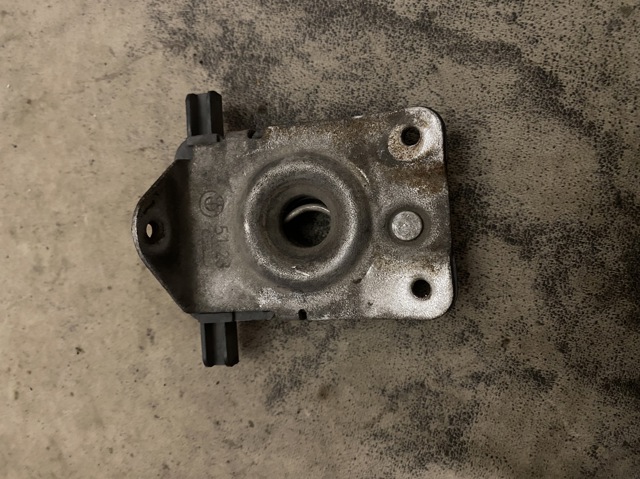 Замок капота 51238185738 BMW