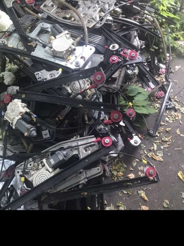 Стеклоподъемник передней правой двери 51338252394 BMW