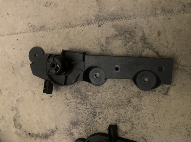 Кронштейн ручки открывания капота 51439143458 BMW