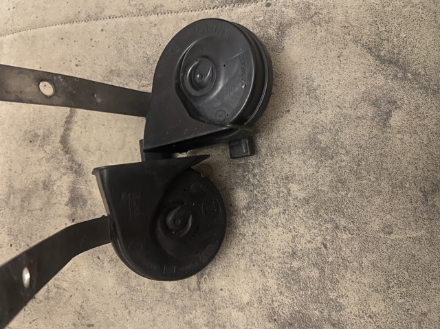 Клаксон 61337288095 BMW