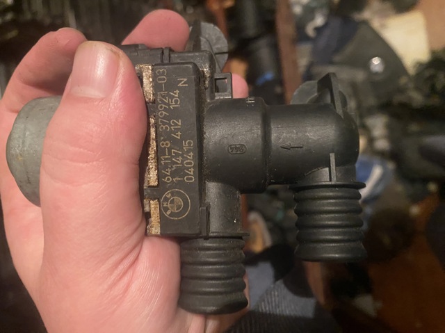 Кран отопителя 64118379921 BMW