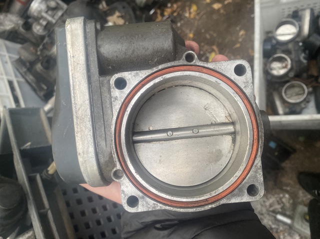 Заслонка воздушная 7506627 BMW