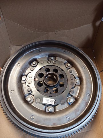 Демпферный маховик 05L105266K VAG