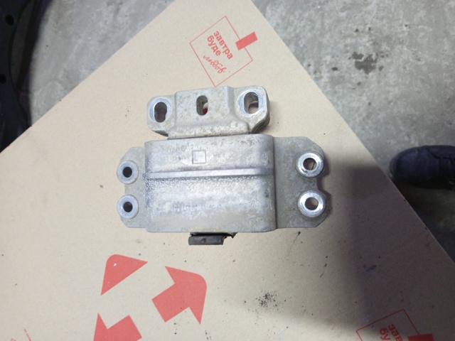 VAG 1K0199555 Подушка (опора) двигателя левая в наличии Полтава