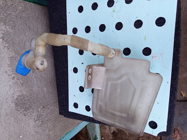 Водяной бачок омывателя стекла Volkswagen Golf V