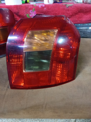 Фонарь задний правый 8155102150 TOYOTA