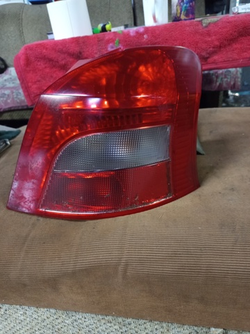 Фонарь задний правый 815510D110 TOYOTA