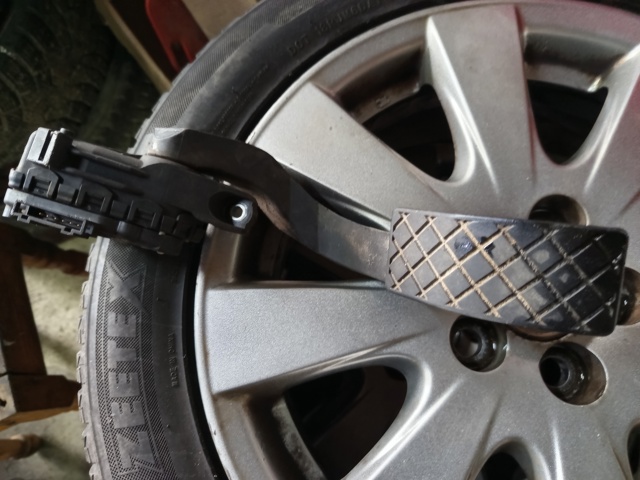 Педаль акселератора 8D1721523F VAG
