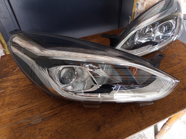 Вставка фары правой H1BB13100CJ FORD