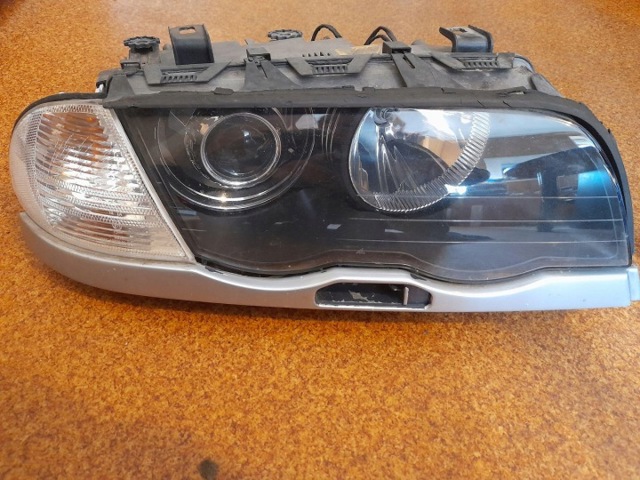 Фара правая 0301089202 BMW