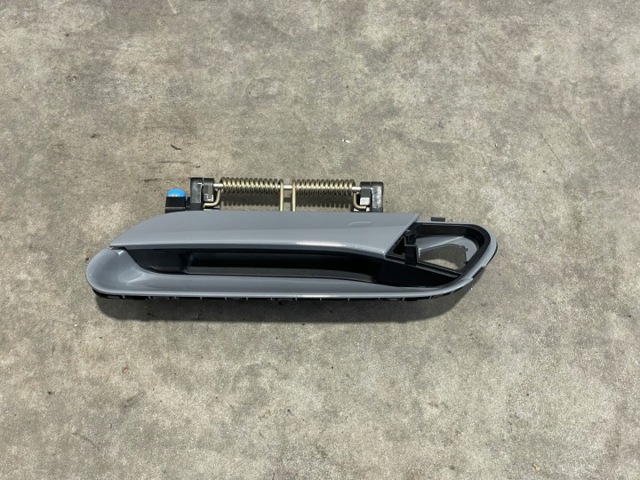 Ручка двери передней наружная левая 11B837205BB VAG