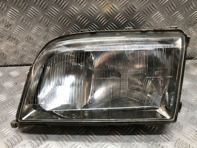 Стекло фары левой 1305621633 MERCEDES