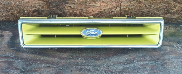 Решетка радиатора 1661859 FORD