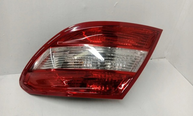 Фонарь задний правый Mercedes C