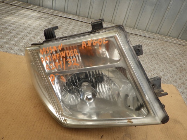 Правая блок фара 26010EB50A NISSAN