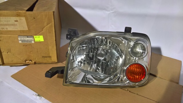 Блок фара левая 26060VK426 NISSAN
