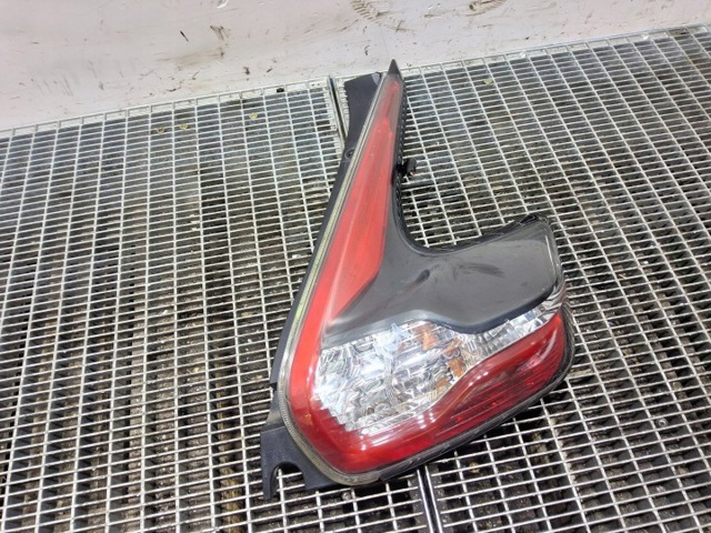 Фонарь задний правый 26550BV80A NISSAN